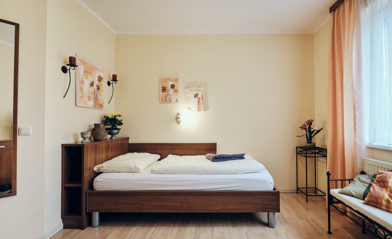 Pension Zum Romer Enns Ngoại thất bức ảnh